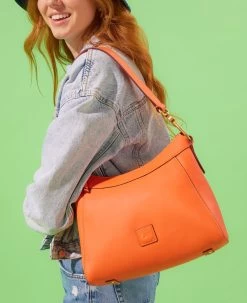 Florentine Large Cassidy Hobo Brown Tmoro 29 Florentine Large Cassidy Hobo Brown Tmoro -Online Sale Dooney & Bourke 8L1073 ILD lifestyle 1