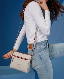 Florentine Allison Crossbody Brown Tmoro 29 Florentine Allison Crossbody Brown Tmoro -Online Sale Dooney & Bourke 8L1104 ILD lifestyle 1