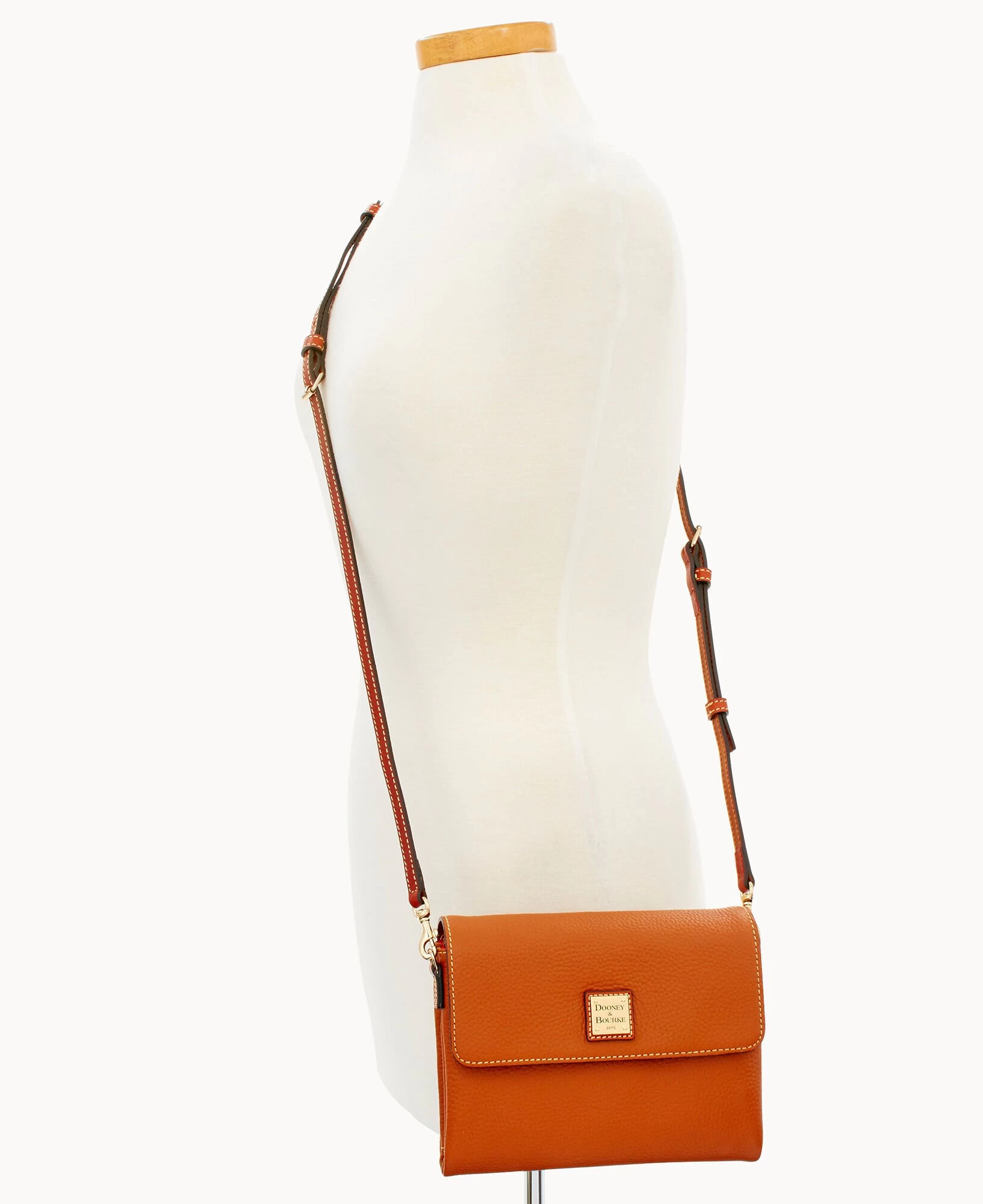 Pebble Grain Hunter Crossbody Caramel 14 Pebble Grain Hunter Crossbody Caramel - Image 12