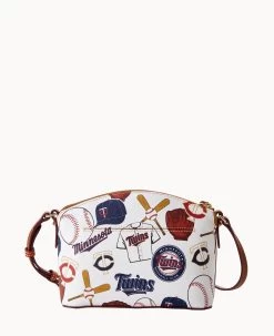MLB Twins Suki Crossbody TWINS -Online Sale Dooney & Bourke B1696G QUMWPATNTWNS ALT3 1