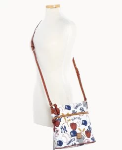 MLB Yankees Crossbody YANKEES 19 MLB Yankees Crossbody YANKEES -Online Sale Dooney & Bourke B3264G QUMWPATNYANK ALT4 1