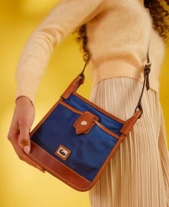 Wayfarer Letter Carrier Black -Online Sale Dooney & Bourke BCAMD1747 ILD lifestyle 1