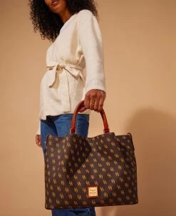 Gretta Barlow Brown Tmoro -Online Sale Dooney & Bourke BGRET1036 ILD lifestyle 1