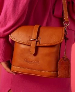 Florentine Holly Bag Ecru 24 Florentine Holly Bag Ecru -Online Sale Dooney & Bourke CP396 ILD lifestyle 1