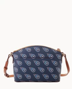 NFL Titans Suki Crossbody Med Wristlet TITANS 24 NFL Titans Suki Crossbody Med Wristlet TITANS -Online Sale Dooney & Bourke M1696G NJNVPATNTTNS ALT3 1
