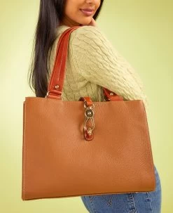 Pebble Grain Medium Logo Lock Tote Olive 28 Pebble Grain Medium Logo Lock Tote Olive -Online Sale Dooney & Bourke R0787 ILD lifestyle 1