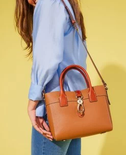 Pebble Grain Amelie Tote Red 28 Pebble Grain Amelie Tote Red -Online Sale Dooney & Bourke R1031 ILD lifestyle 1