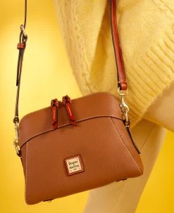 Pebble Grain Cameron Crossbody Black 28 Pebble Grain Cameron Crossbody Black -Online Sale Dooney & Bourke R1075 ILD lifestyle 1