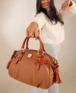 Pebble Grain Medium Mail Satchel Black Black -Online Sale Dooney & Bourke R2273 ILD lifestyle 1