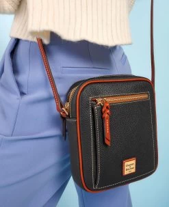 Pebble Grain Camera Crossbody White 28 Pebble Grain Camera Crossbody White -Online Sale Dooney & Bourke R2432 ILD lifestyle 1