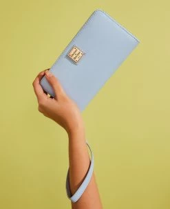 Saffiano Large Zip Around Wristlet Glacier Blue -Online Sale Dooney & Bourke W2SAF0126 ILD lifestyle 1