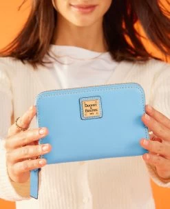 Saffiano Medium Zip Around Credit Card Case Black -Online Sale Dooney & Bourke WSAFF0323 ILD lifestyle 1